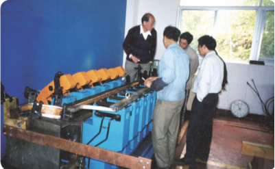 ZCN070S-（2000，9頭/3000，14頭）水發(fā)線(xiàn)棒多頭液壓成型熱壓機(jī)